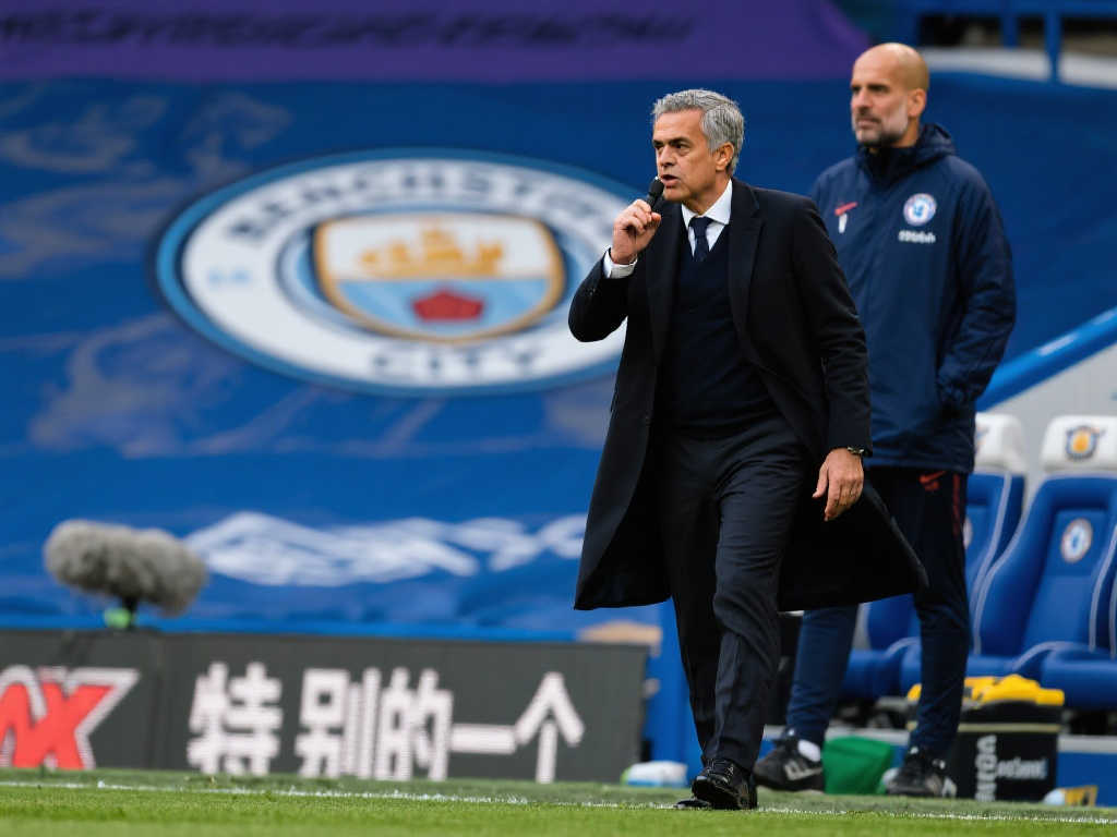 围绕他们展 围绕他们展